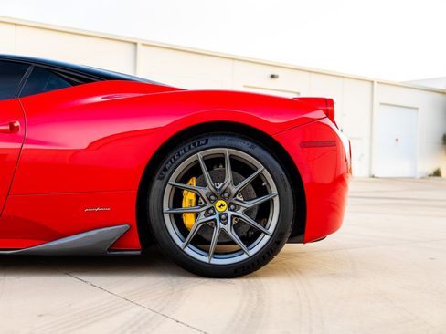 Used 2012 Ferrari 458 Italia Coupe RWD image 7