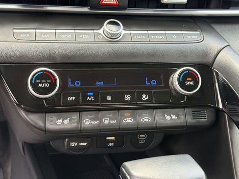 Used 2025 Hyundai Elantra Limited FWD image 17