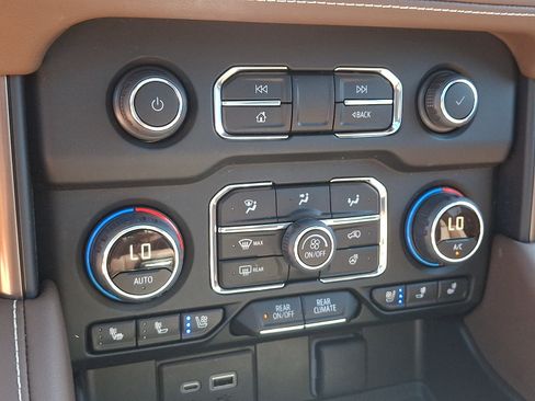 Certified 2023 Chevrolet Tahoe High Country w/ Advanced Technology Package AWD/4WD image 18