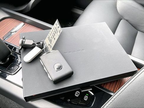 Certified 2023 Volvo XC60 B5 Plus w/ Protection Package Premier image 34