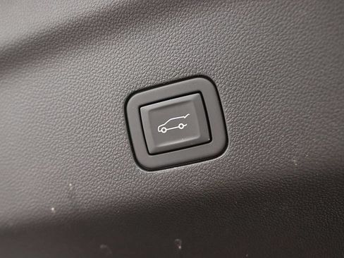 Used 2024 GMC Yukon XL AT4 w/ Technology Package AWD/4WD image 18