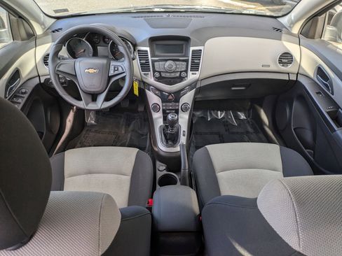 Used 2016 Chevrolet Cruze L image 10