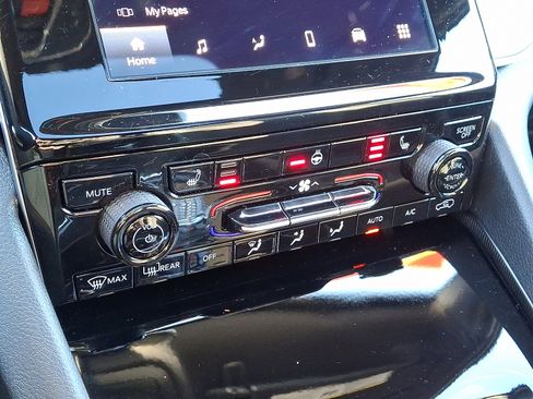 Certified 2025 Jeep Grand Cherokee Altitude image 16