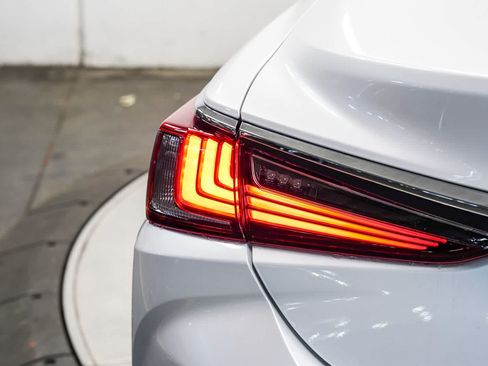 Used 2024 Lexus ES 250 w/ Premium Package AWD/4WD image 11