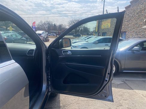 Used 2020 Jeep Grand Cherokee Limited w/ Luxury Group II image 21