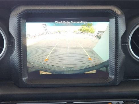 Used 2023 Jeep Wrangler Unlimited Sahara AWD/4WD image 6