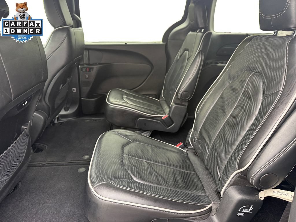 Certified 2025 Chrysler Pacifica Limited FWD image 14