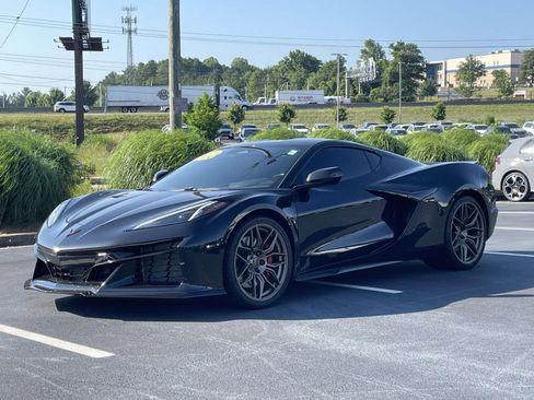 Used 2024 Chevrolet Corvette Z06 RWD image 3