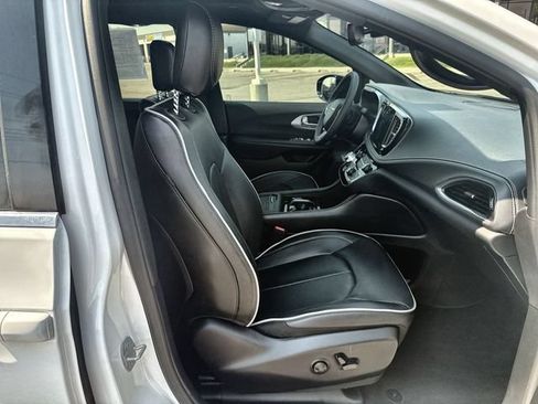 Used 2026 Chrysler Pacifica Limited AWD/4WD image 26