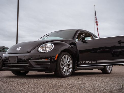 Used 2018 Volkswagen Beetle 2.0T SE FWD image 6