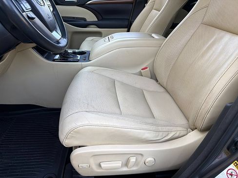 Used 2018 Toyota Highlander Limited FWD image 14