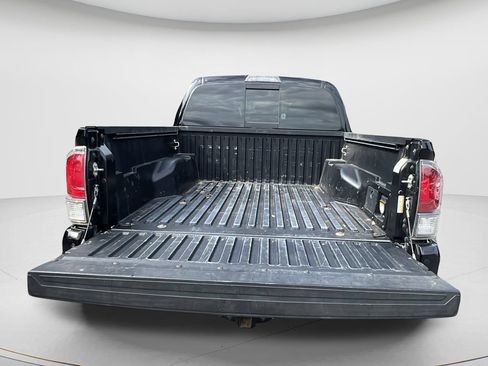 Used 2020 Toyota Tacoma TRD Off-Road w/ Technology Package AWD/4WD image 9