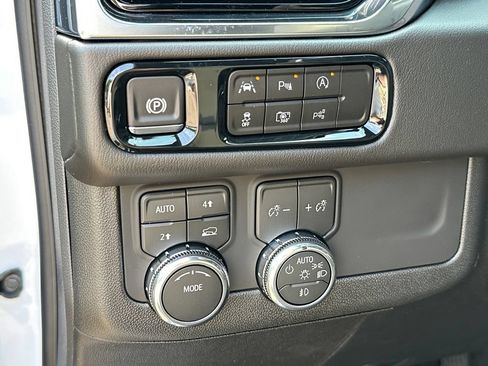 New 2026 GMC Yukon Denali AWD/4WD image 19