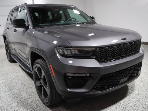 Used 2024 Jeep Grand Cherokee Limited w/ Luxury Tech Group II AWD/4WD image 5