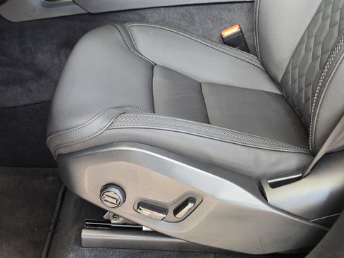 Used 2025 Volvo XC90 B6 Plus AWD/4WD image 13