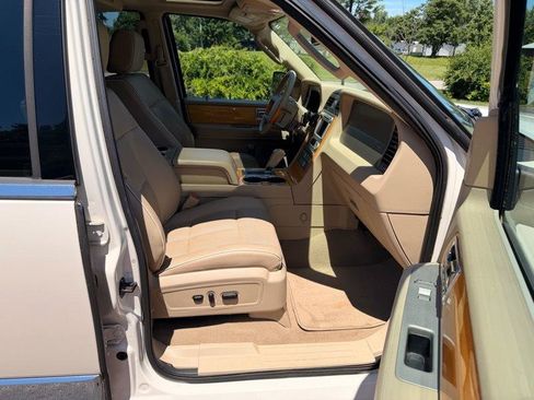 Used 2007 Lincoln Navigator 4WD image 10