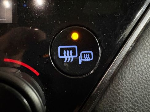 Used 2020 Toyota Camry XLE image 15