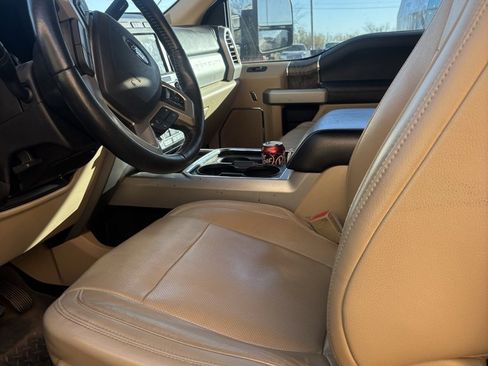 Used 2018 Ford F250 Lariat w/ Chrome Package image 11