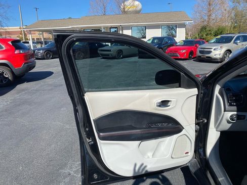 Used 2019 Jeep Compass Limited image 29