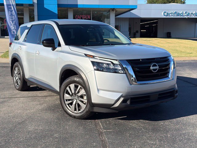 Used 2025 Nissan Pathfinder S FWD image 2