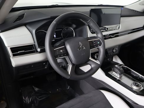 New 2026 Mitsubishi Outlander SE image 26