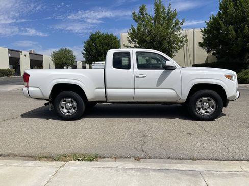 Used 2016 Toyota Tacoma SR w/ SR Convenience Package RWD image 7