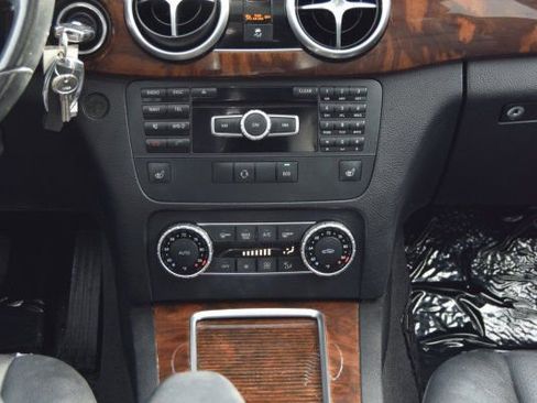 Used 2015 Mercedes-Benz GLK 350 4MATIC image 23