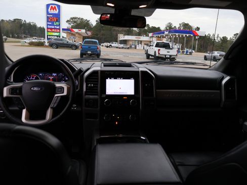 Used 2019 Ford F250 Lariat w/ Lariat Ultimate Package image 10