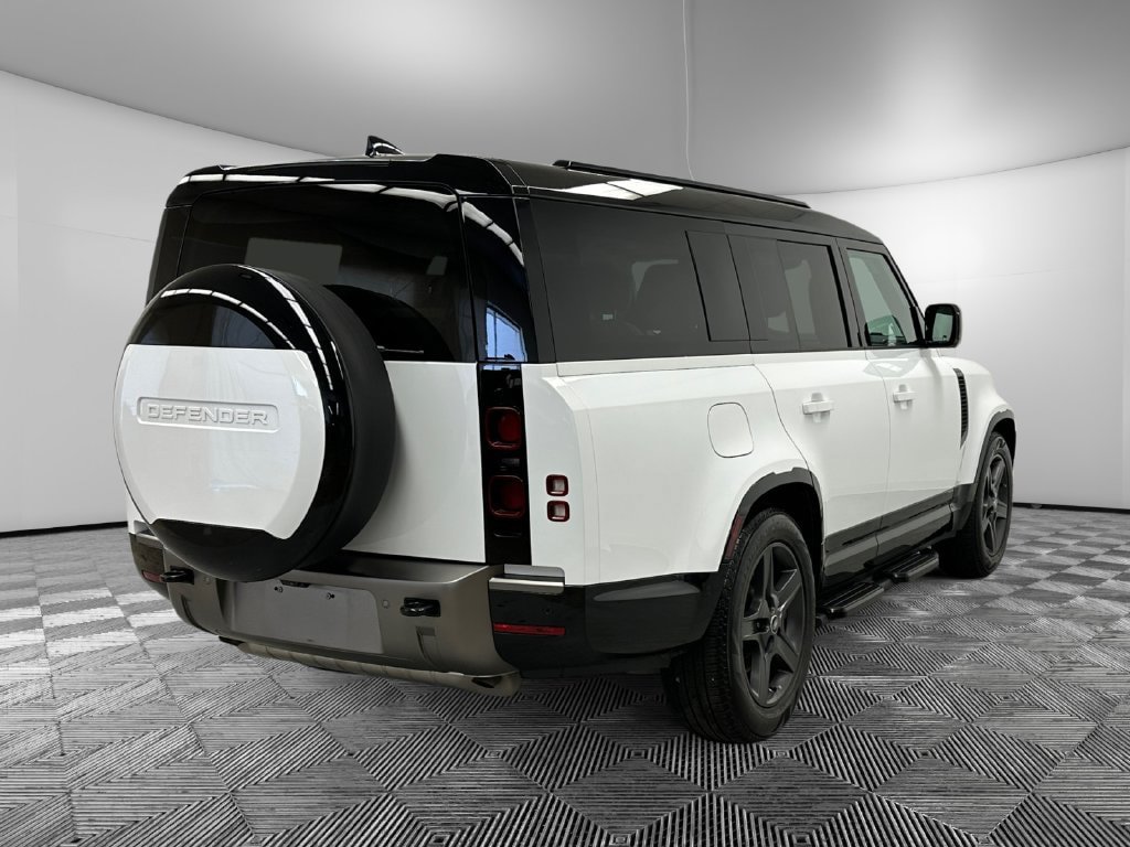 Used 2025 Land Rover Defender 130 X-Dynamic SE AWD/4WD image 6