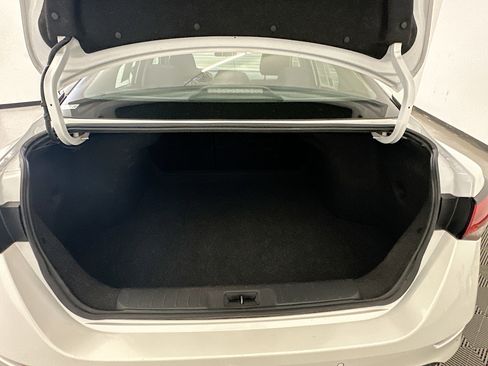Used 2024 Nissan Sentra SV FWD image 28