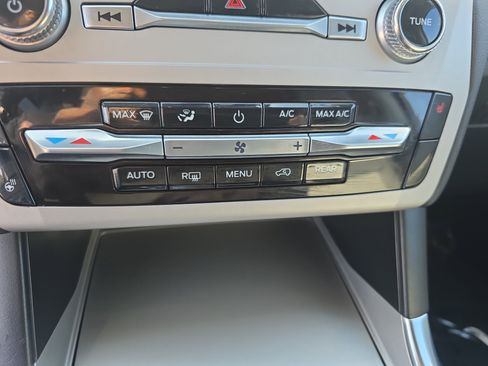 Used 2024 Ford Explorer XLT w/ Equipment Group 202A image 20