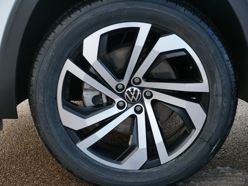 Used 2021 Volkswagen Atlas Cross Sport SEL Premium image 10