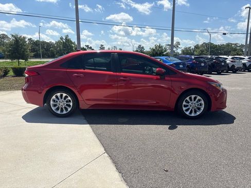 Used 2021 Toyota Corolla LE w/ LE Convenience Package FWD image 4