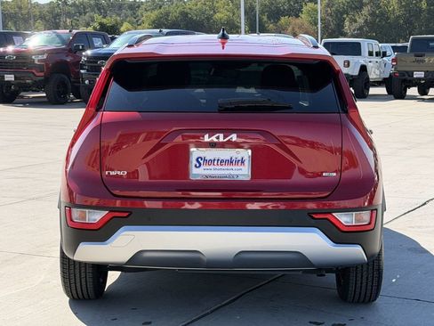 Used 2024 Kia Niro EX FWD image 5