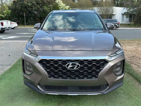 Used 2019 Hyundai Santa Fe SEL image 2