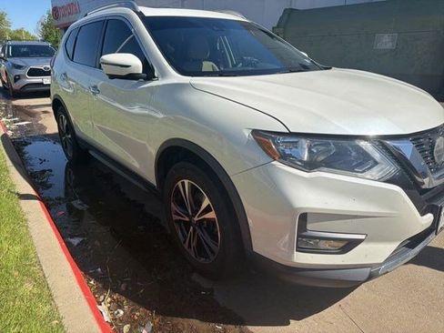 Used 2019 Nissan Rogue SV w/ Sun & Sound Touring Package AWD/4WD image 2