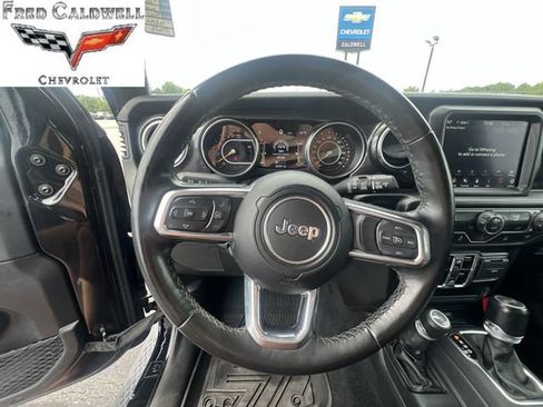 Used 2021 Jeep Wrangler Unlimited Sahara AWD/4WD image 17