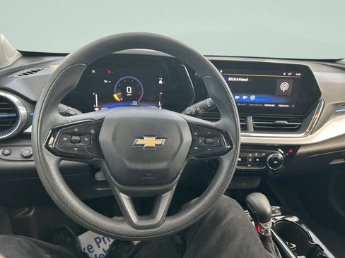 Used 2024 Chevrolet Trax LT image 15