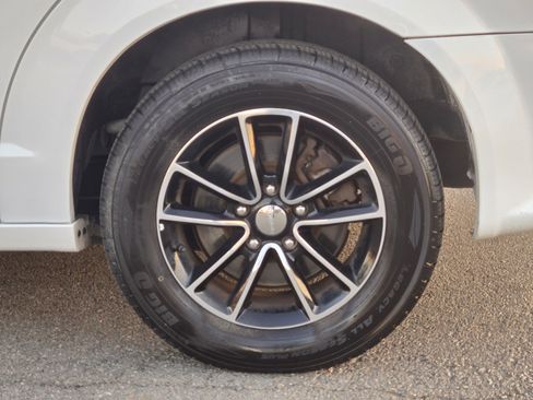 Used 2019 Dodge Grand Caravan GT FWD image 17