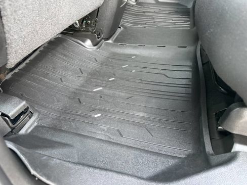 Used 2022 GMC Acadia SLE w/ Driver Convenience Package image 11