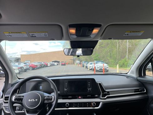 Used 2025 Kia Sportage LX image 32