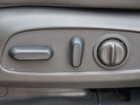 Used 2023 Chevrolet TrailBlazer RS w/ Convenience Package image 25