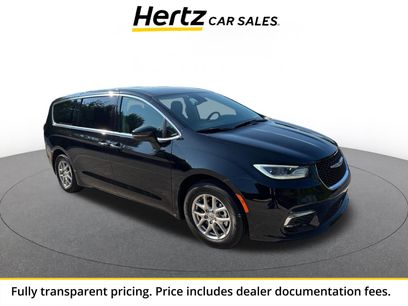 Used 2024 Chrysler Pacifica Touring-L