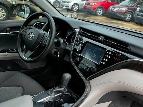 Used 2018 Toyota Camry LE FWD image 18