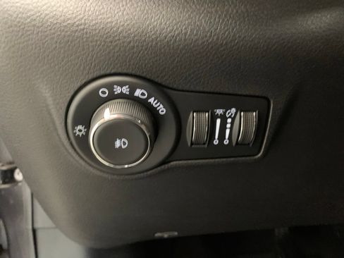 Used 2022 Jeep Compass Latitude w/ Convenience Group FWD image 11