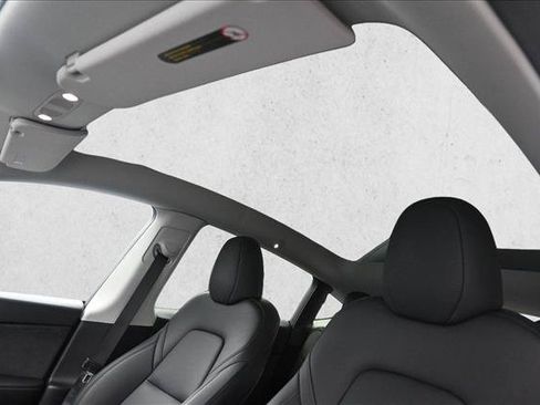 Used 2025 Tesla Model Y Long Range RWD image 15