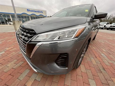 Used 2022 Nissan Kicks SV image 8