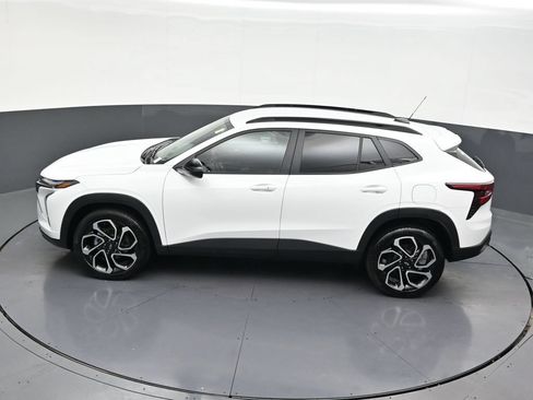 Used 2025 Chevrolet Trax RS FWD image 21
