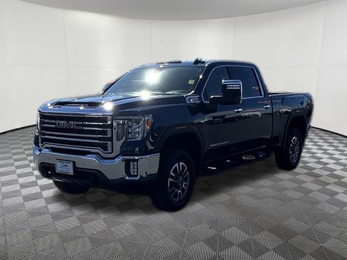 Used 2022 GMC Sierra 2500 SLT w/ SLT Preferred Package AWD/4WD image 3