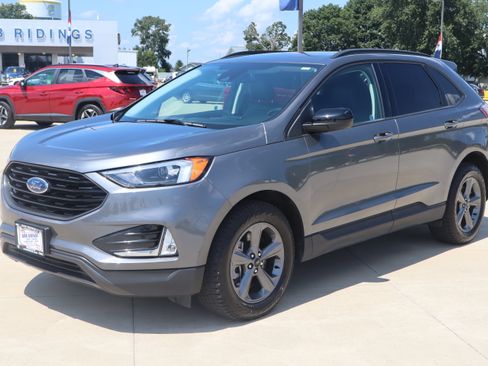 Used 2023 Ford Edge SEL w/ Sport Appearance Package AWD/4WD image 2